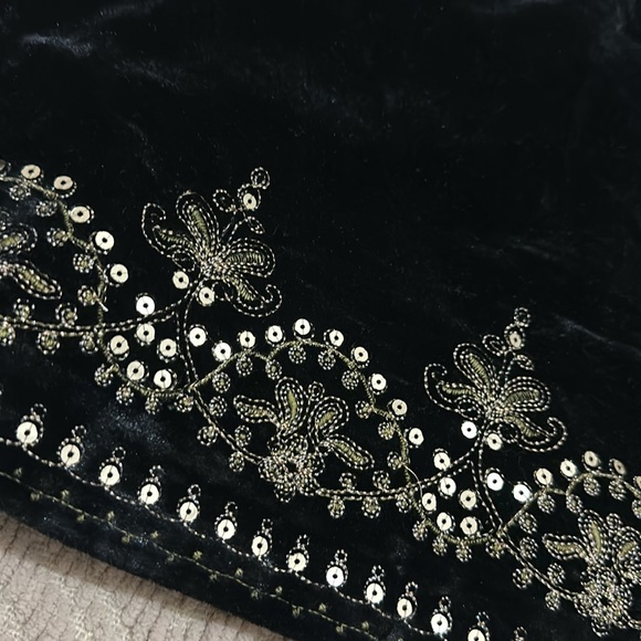 Black Embroidered Sparkle Thread Velvet Vest|commense - Picture 9 of 9